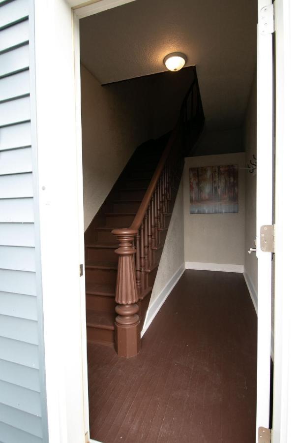 Spacious Rustic Downtown Market St 1 Bedroom Apt, Sleeps Up To 5, Steps To Honeywell & Eagles Theatre Wabash Zewnętrze zdjęcie