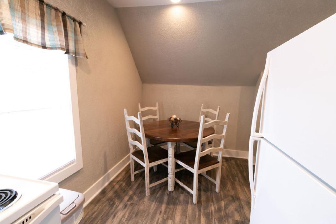Spacious Rustic Downtown Market St 1 Bedroom Apt, Sleeps Up To 5, Steps To Honeywell & Eagles Theatre Wabash Zewnętrze zdjęcie