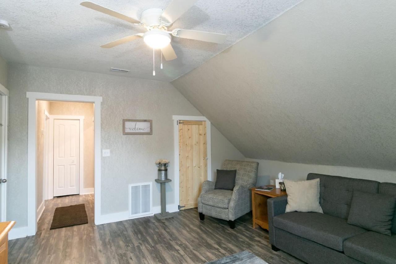 Spacious Rustic Downtown Market St 1 Bedroom Apt, Sleeps Up To 5, Steps To Honeywell & Eagles Theatre Wabash Zewnętrze zdjęcie