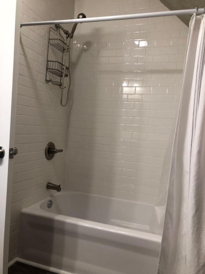 Spacious Rustic Downtown Market St 1 Bedroom Apt, Sleeps Up To 5, Steps To Honeywell & Eagles Theatre Wabash Zewnętrze zdjęcie