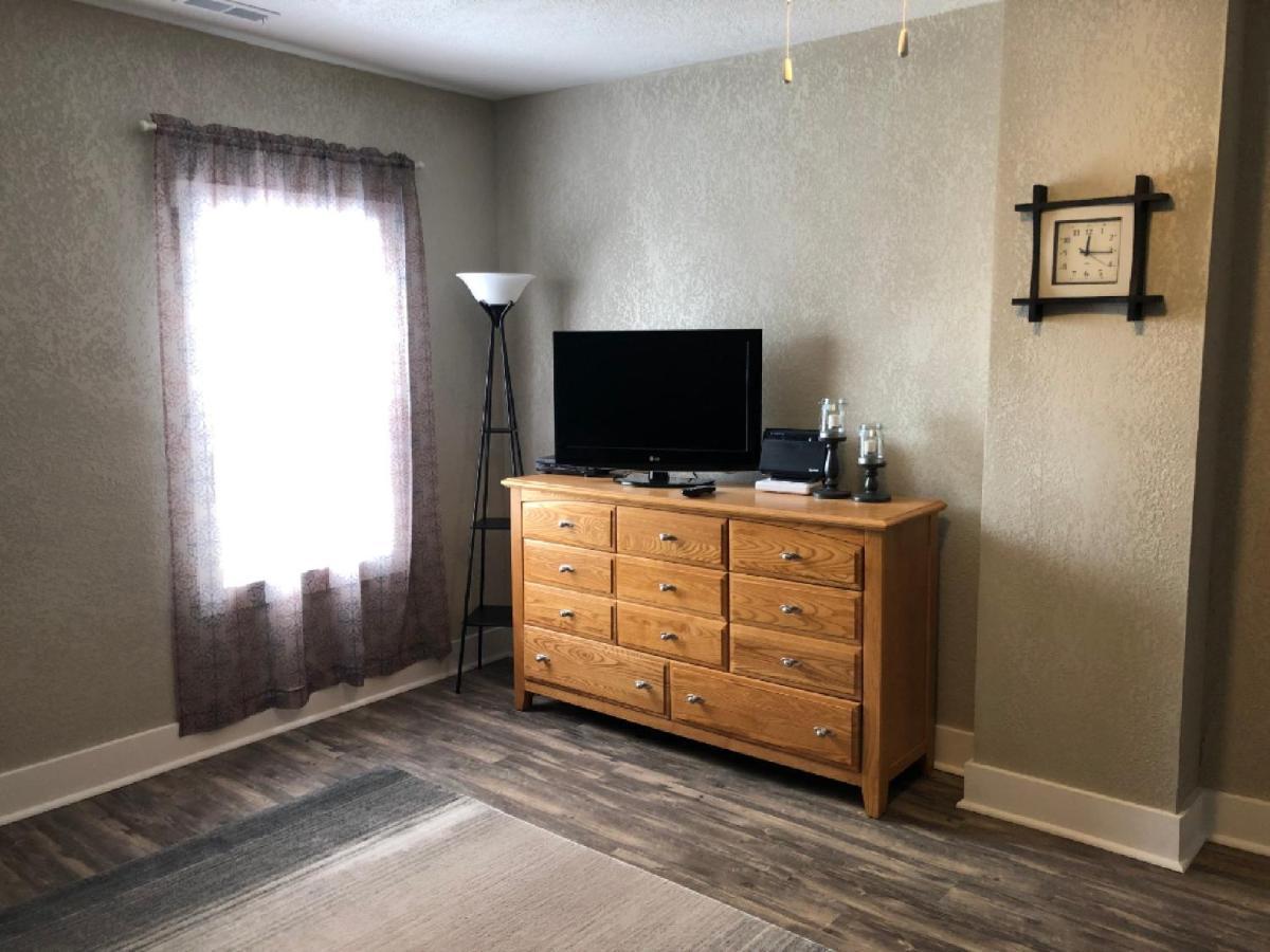 Spacious Rustic Downtown Market St 1 Bedroom Apt, Sleeps Up To 5, Steps To Honeywell & Eagles Theatre Wabash Zewnętrze zdjęcie