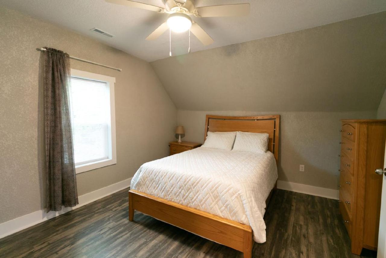 Spacious Rustic Downtown Market St 1 Bedroom Apt, Sleeps Up To 5, Steps To Honeywell & Eagles Theatre Wabash Zewnętrze zdjęcie